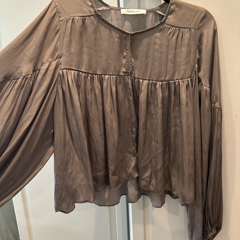 Size M Boutique Blouse with Peter Pan Collar and Relaxed Style